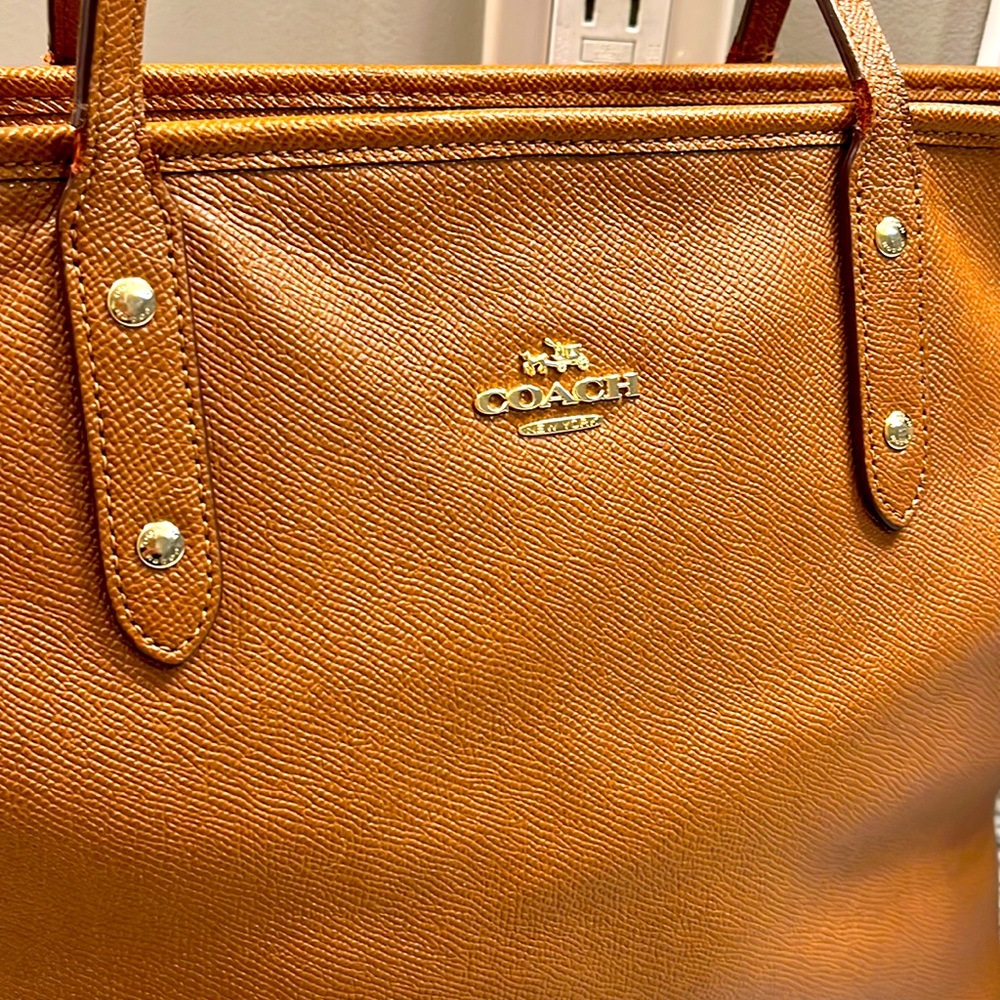 Coach F58846 Cross Grain City Zip Top Tote - Picture 2 of 13